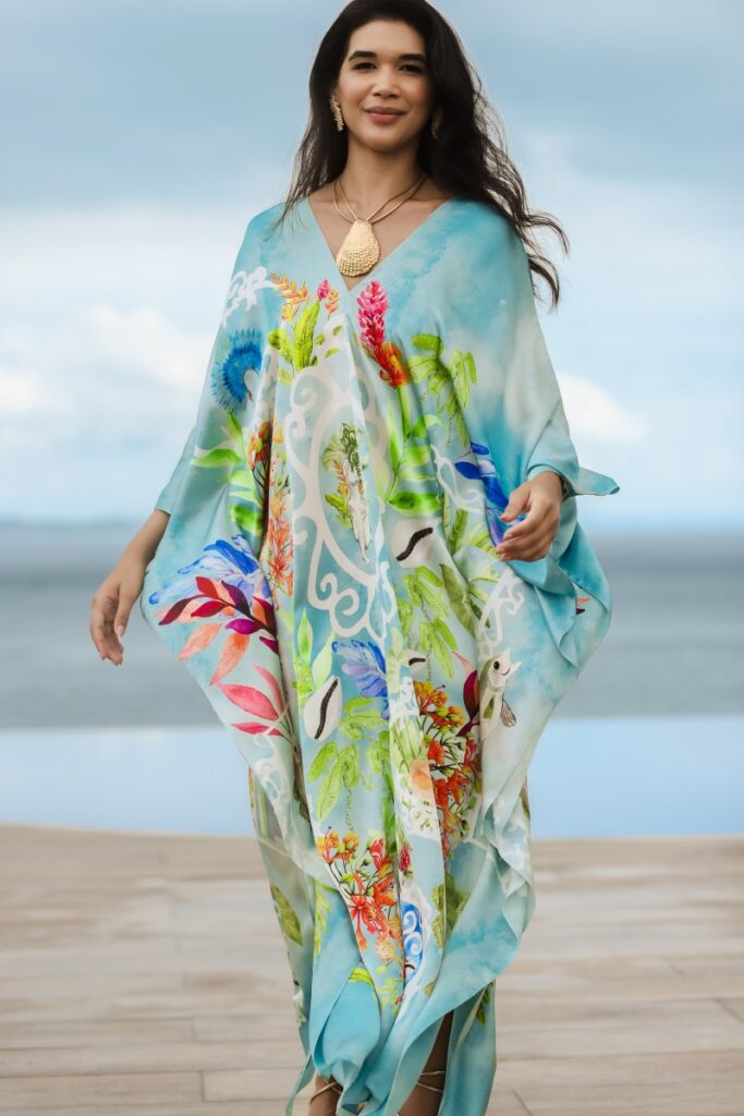 Modelo usando kaftan de seda da coleção Itaparica da Gamboa Brasil!